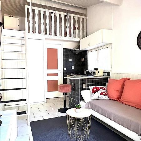 Le Jardin De Mae Apartment Бук-Бел-Ер Екстериор снимка