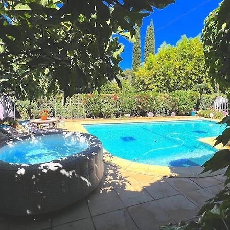 Le Jardin De Mae Apartment Бук-Бел-Ер Екстериор снимка