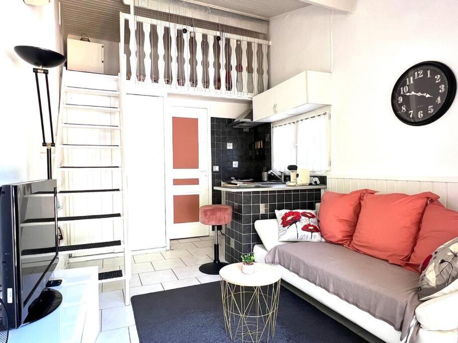 Le Jardin De Mae Apartment Бук-Бел-Ер Екстериор снимка