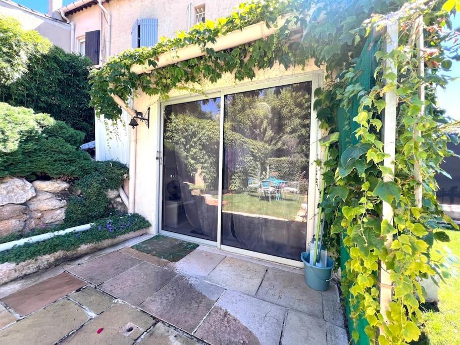 Le Jardin De Mae Apartment Бук-Бел-Ер Екстериор снимка