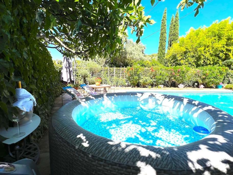 Le Jardin De Mae Apartment Бук-Бел-Ер Екстериор снимка